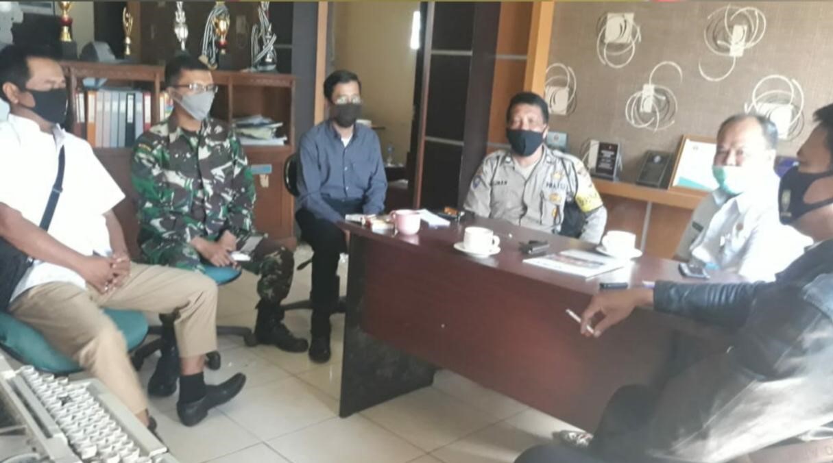 Bhabinkamtibmas dan Babinsa Desa Cibeusi Silaturahmi Tatap Muka Bersama 3 Pilar Desa